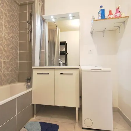 Beautiful Bright With Terrace 아파트